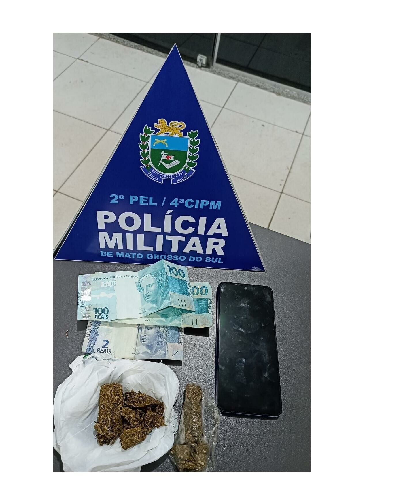 Imagem de compartilhamento para o artigo Rapaz é preso vendendo porções de maconha em Avenida de Costa Rica da MS Todo dia